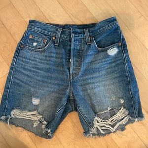 Levi’s Women’s size 25 501s Mid Thigh Shorts.